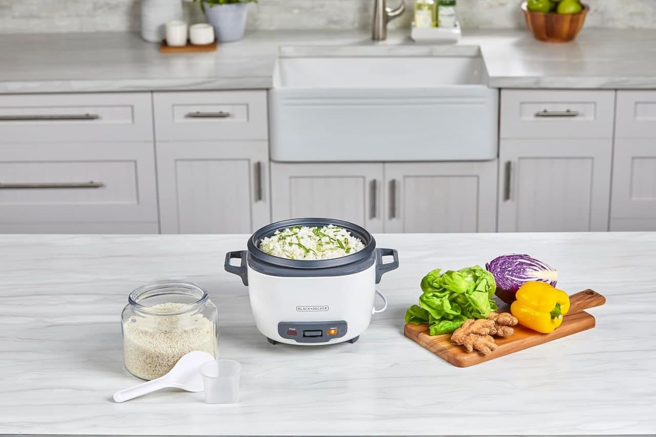 BLACK+DECKER Panela de arroz para 16 xícaras, RC516, 8 xícaras de arroz cru, cesta fumegante, tigela antiaderente removível, um toque