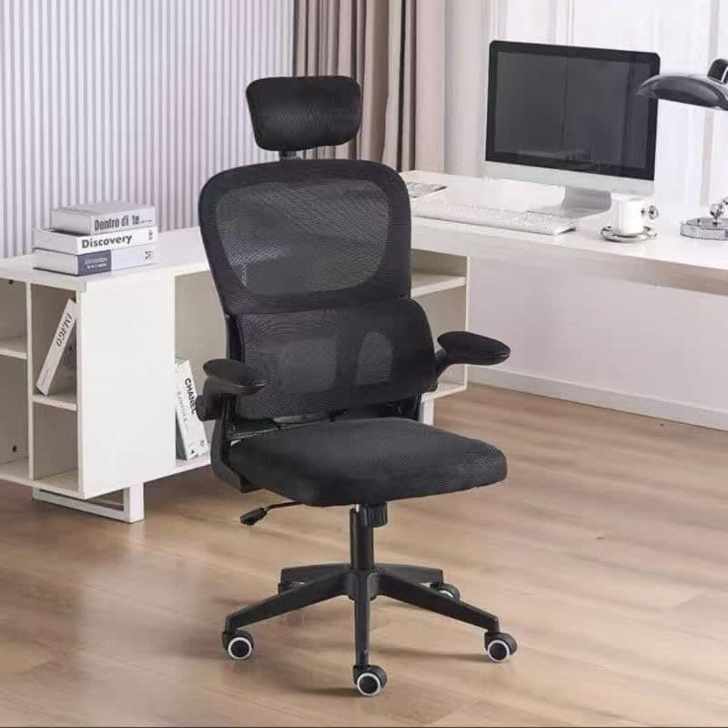 Cadeira de Escritório Ergonômica Estofada Preta com Regulagem de Altura e Rodízios